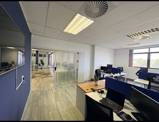 180M² OFFICE TO LET IN FOURWAYS